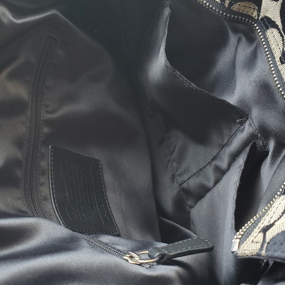Coach signature shoulder bag black. - Picture 10 of 12
